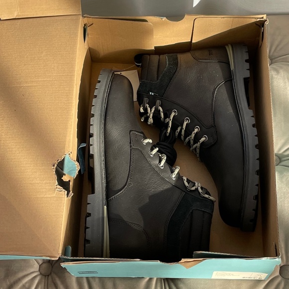 TOMS Boots - Picture 10 of 11